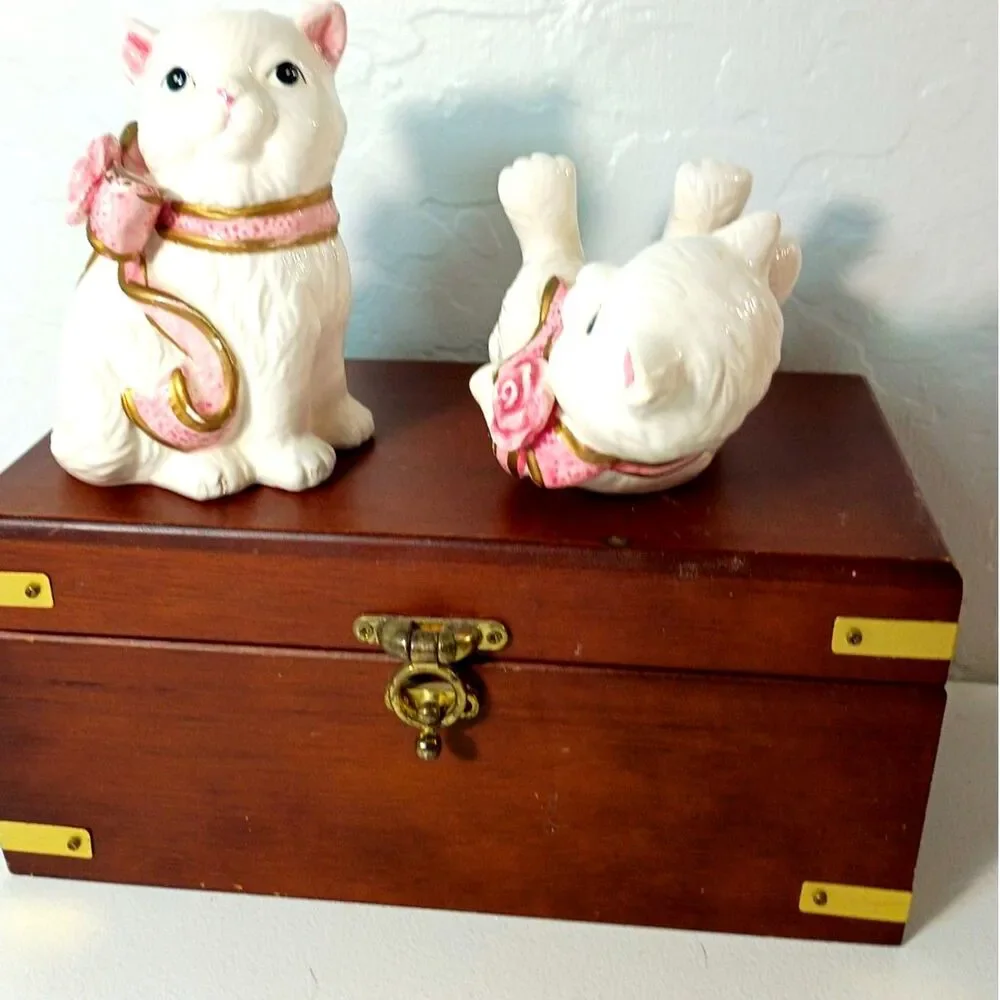 Ceramic Figurine Set White Persian Kittens adorned with pink ribbon collars~VTG~